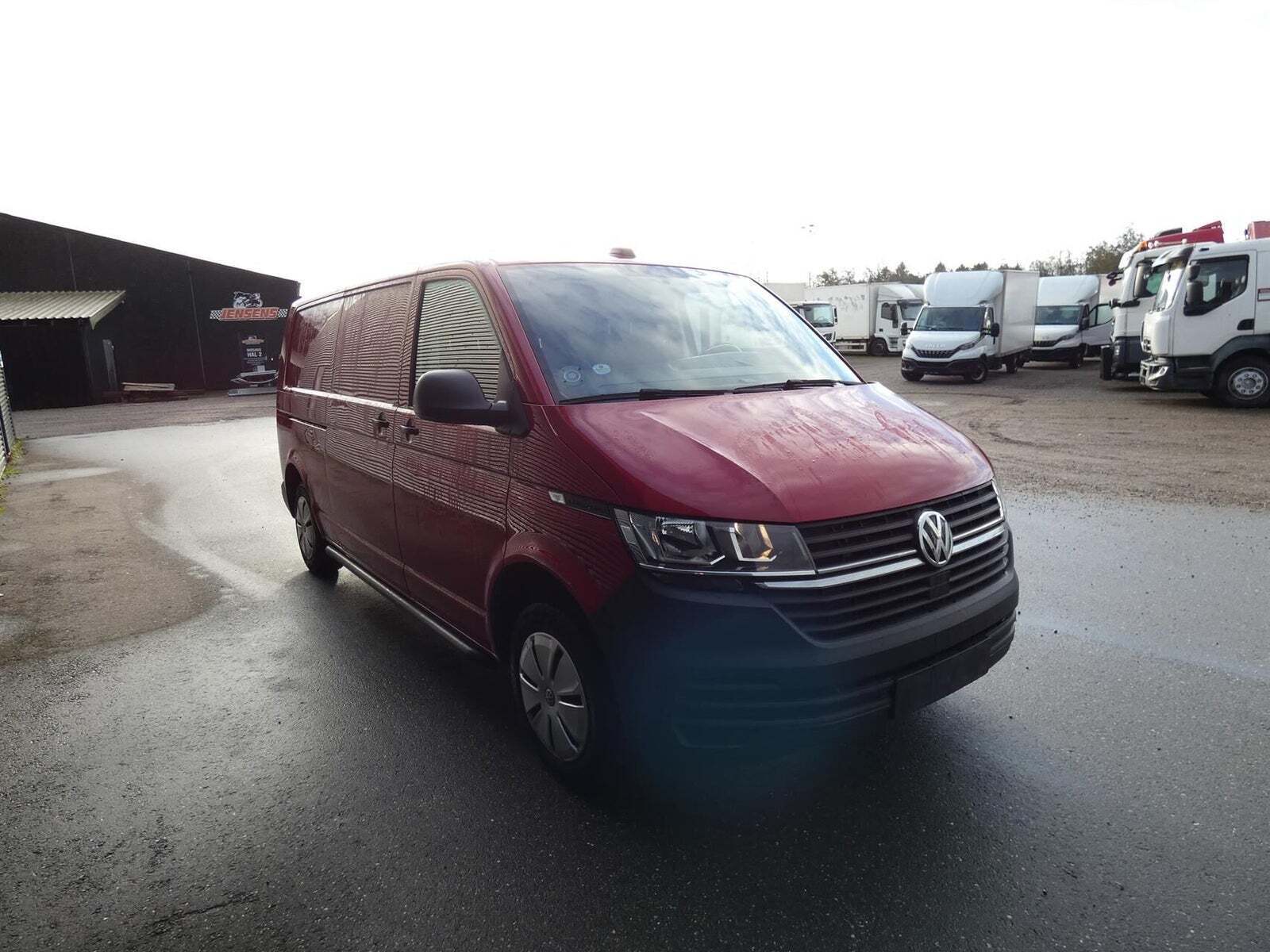 Rød VW Transporter fra 2021