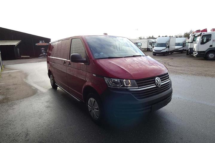 Rød VW Transporter fra 2021