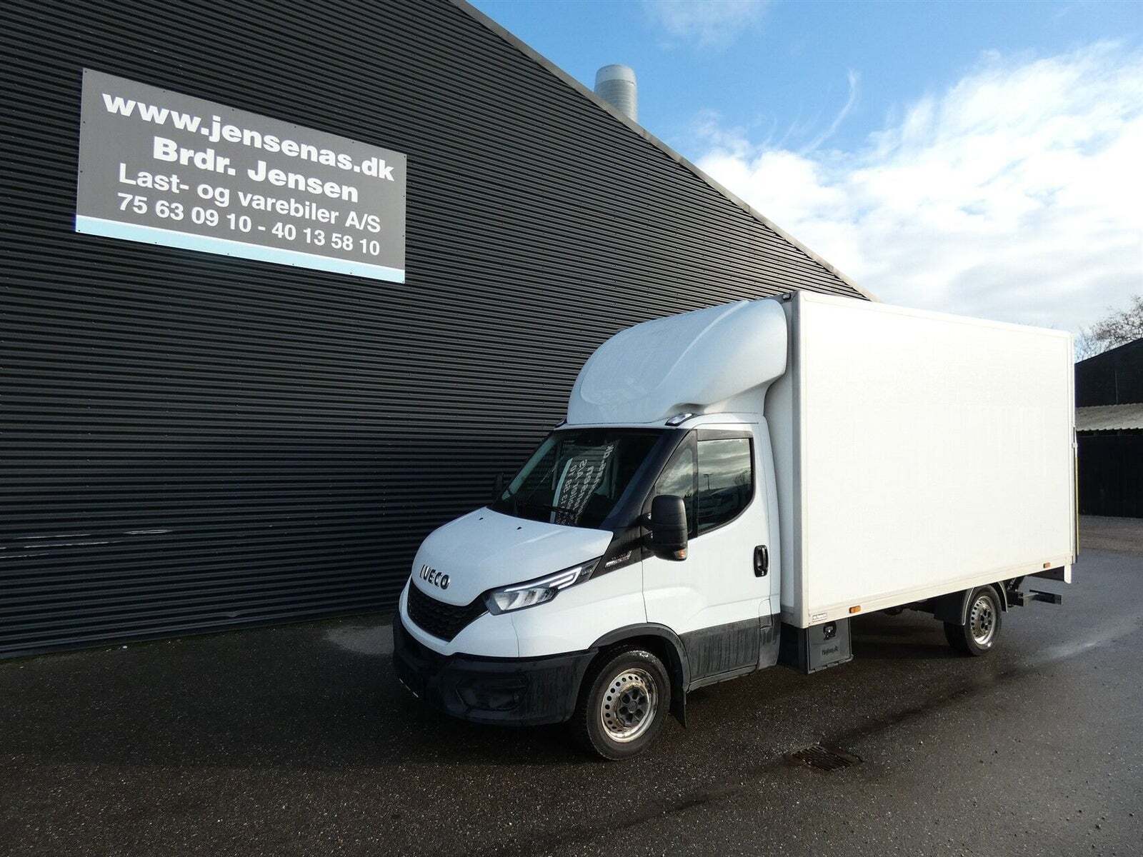 Iveco Daily 3,0 35S18 Box m/lift AG8