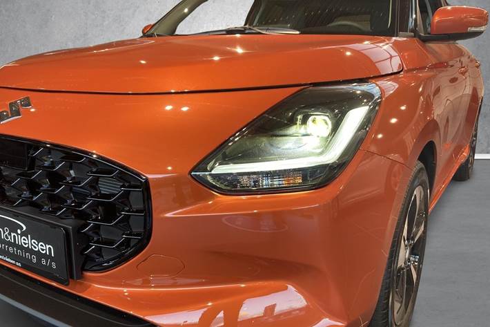 Orange Suzuki Swift fra 2024