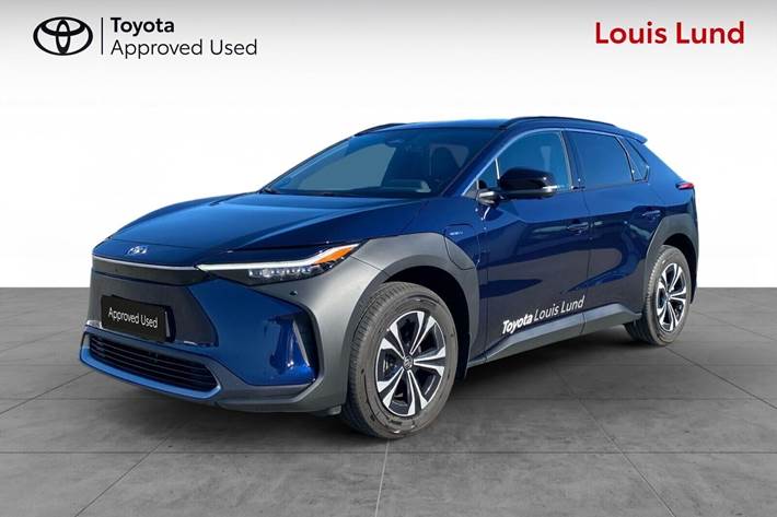 Blå Toyota BZ4X fra 2025 set udefra