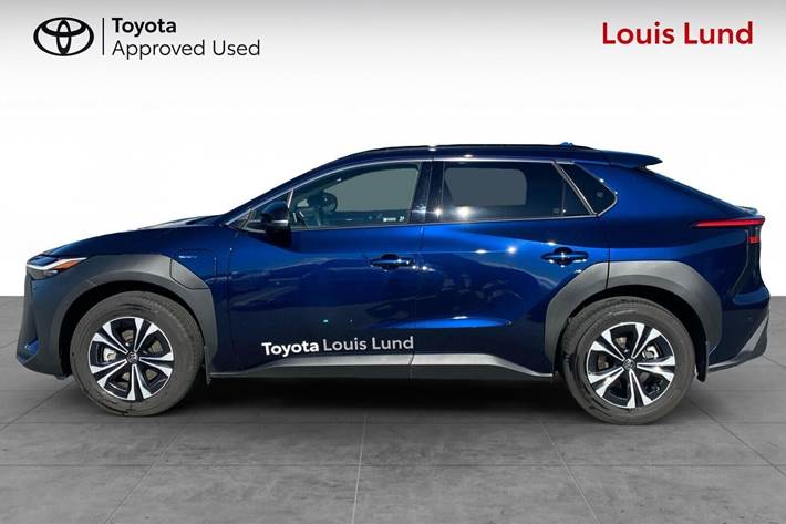 Blå Toyota BZ4X fra 2025
