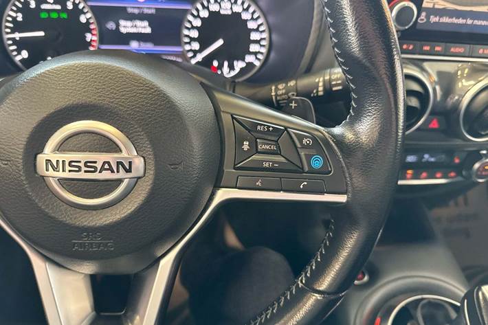 Grå Nissan Juke fra 2019 set indefra