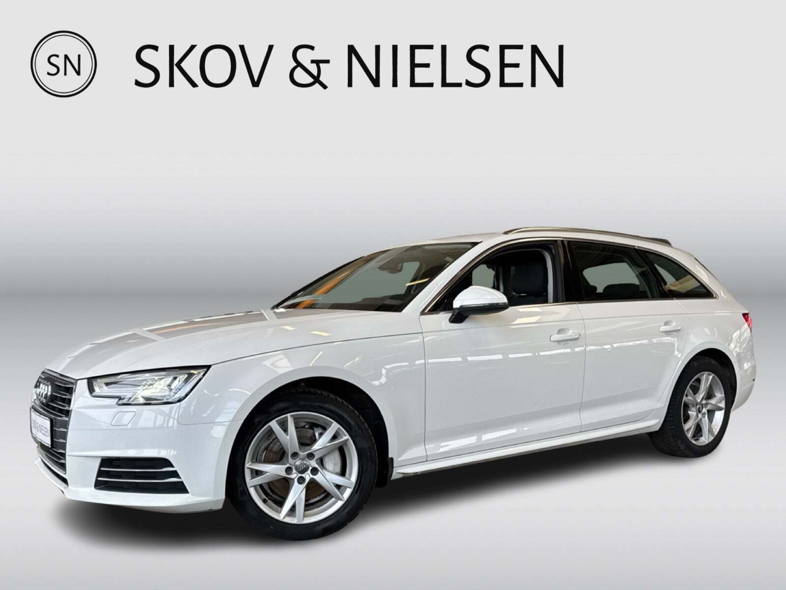 Hvid Audi A4 fra 2016 set udefra