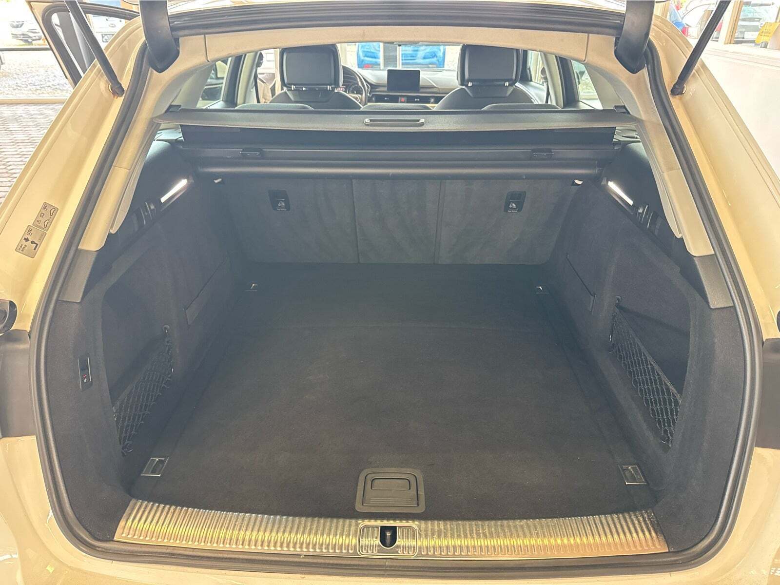 Hvid Audi A4 fra 2016