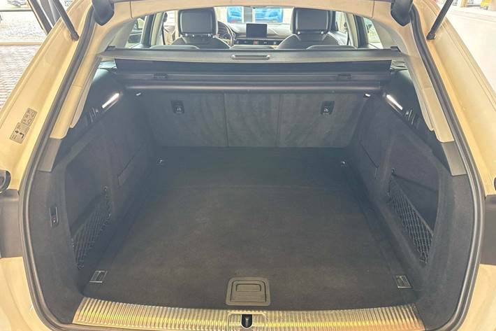 Hvid Audi A4 fra 2016