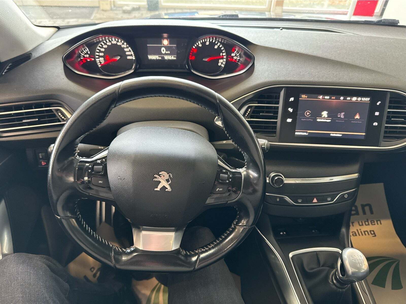 Grå Peugeot 308 fra 2018