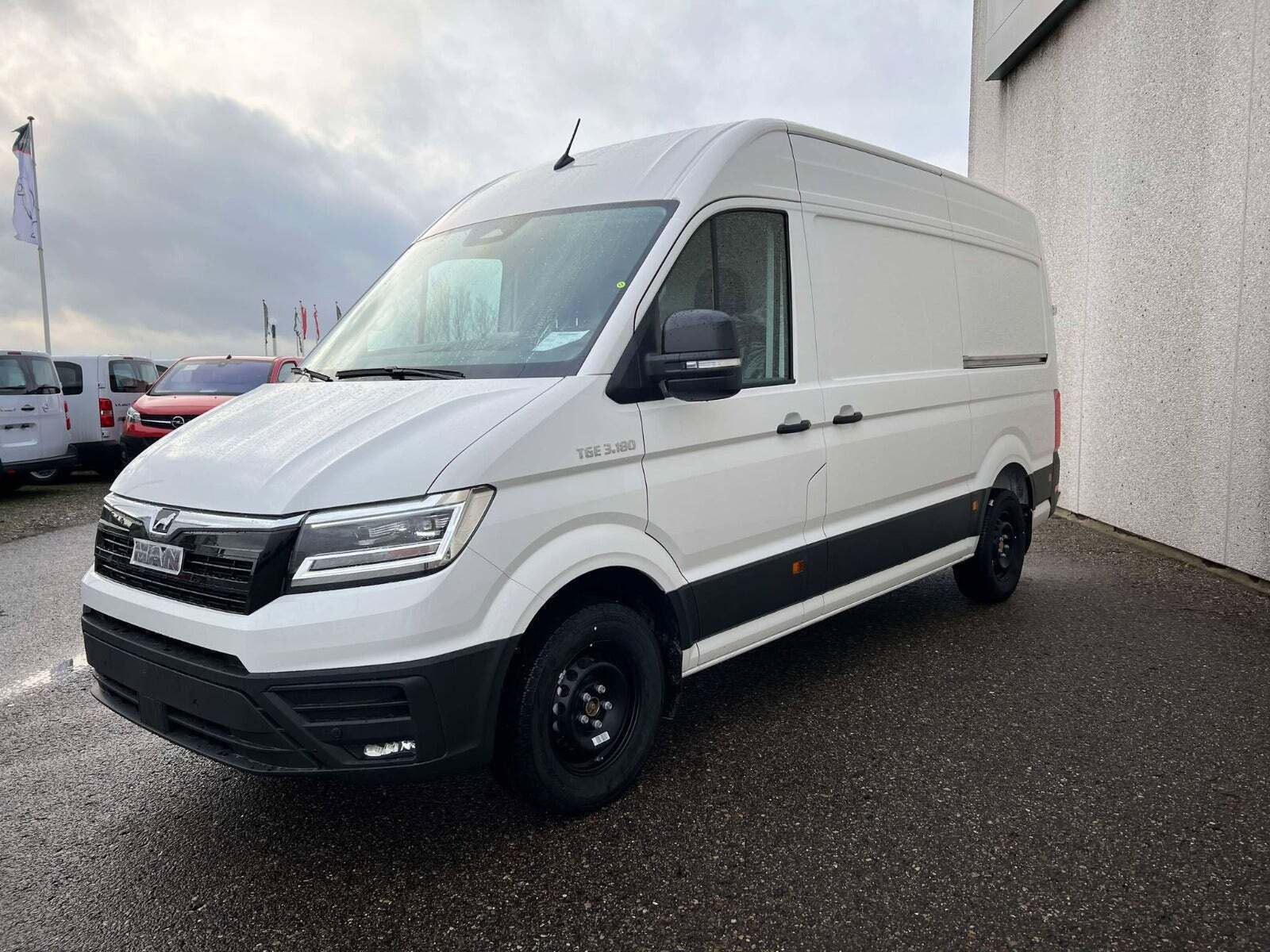 MAN TGE 2,0 3.180 Kassevogn L3H3 aut. FWD