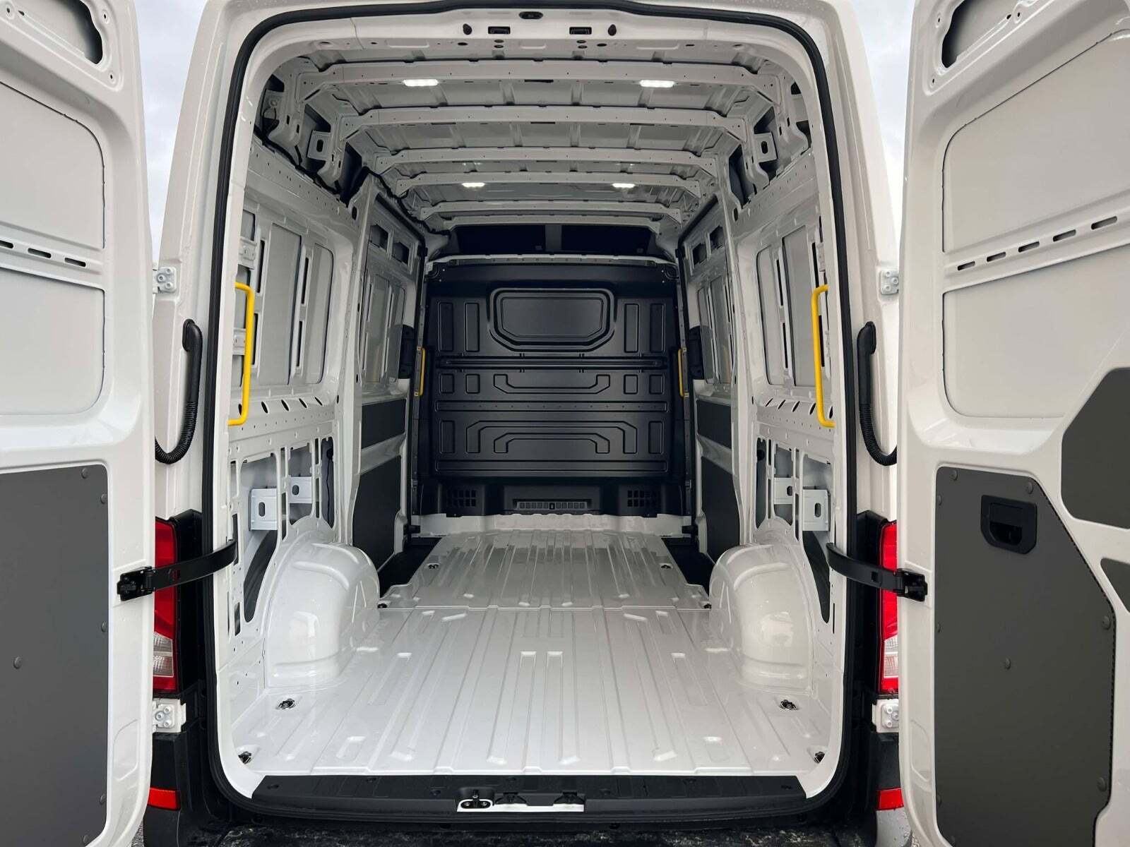 MAN TGE 2,0 3.180 Kassevogn L3H3 aut. FWD