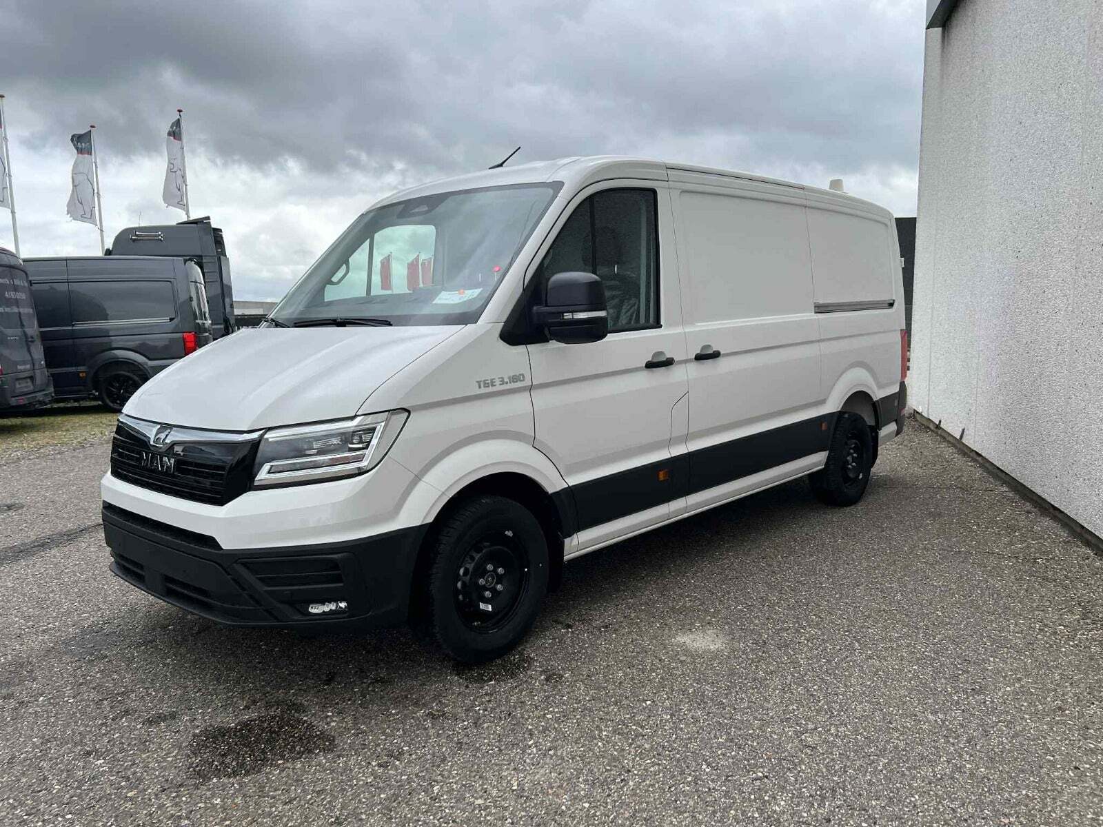 MAN TGE 2,0 3.180 Kassevogn L3H2 aut. FWD