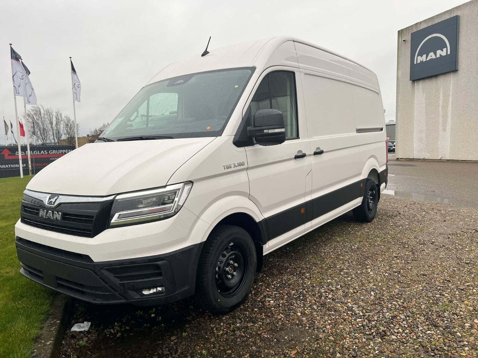 MAN TGE 2,0 3.180 Kassevogn L3H3 aut. FWD