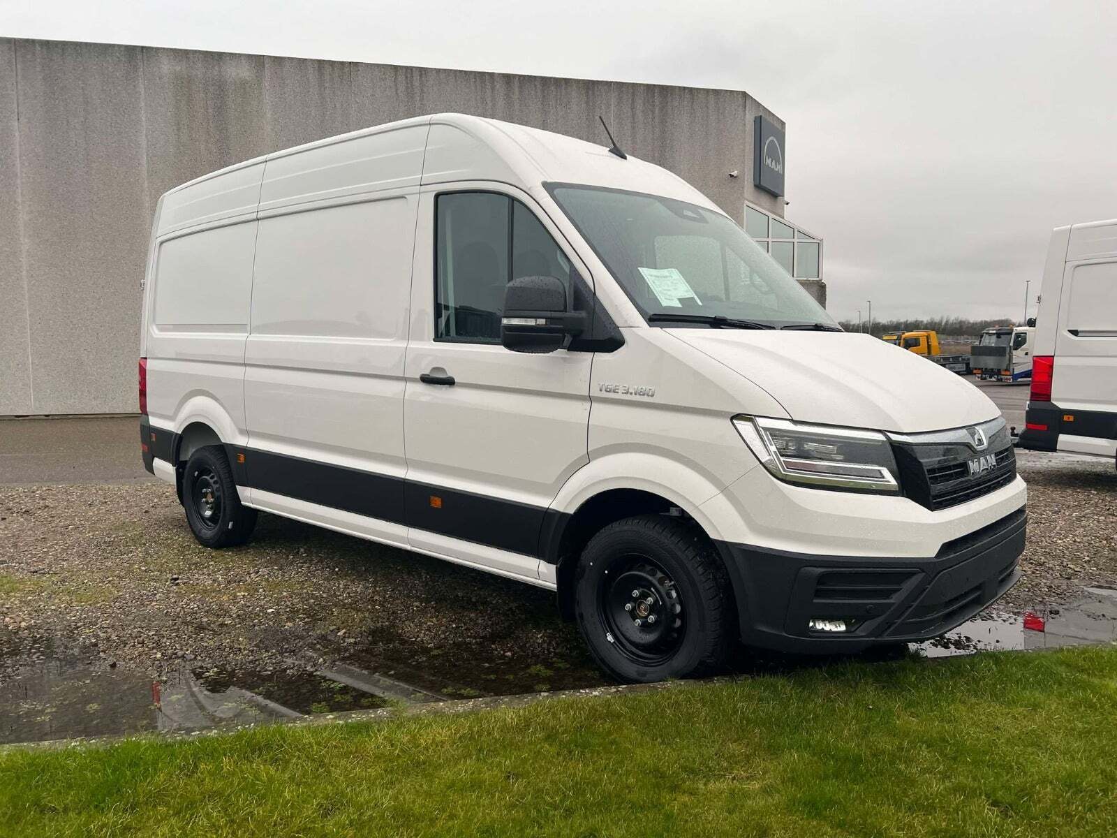 MAN TGE 2,0 3.180 Kassevogn L3H3 aut. FWD