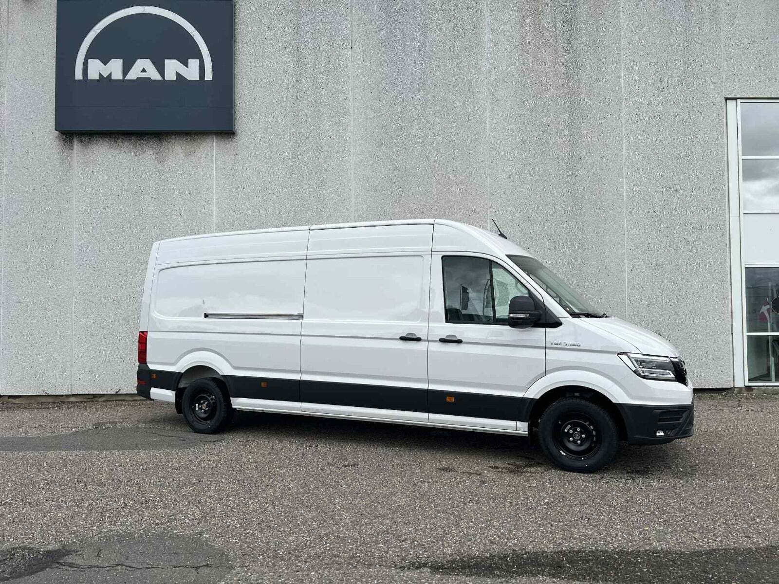 MAN TGE 2,0 3.180 Kassevogn L4H3 aut. FWD