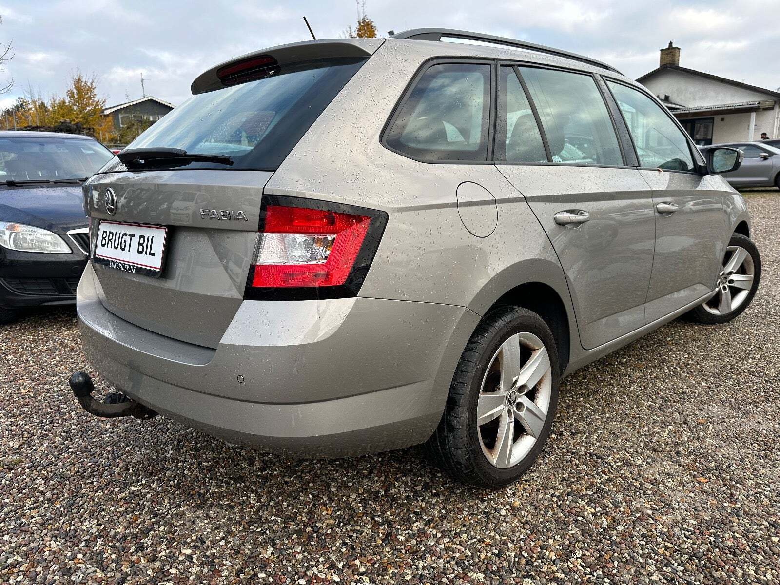 Beige Skoda Fabia fra 2017