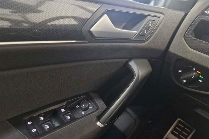 Sort VW Touran fra 2020