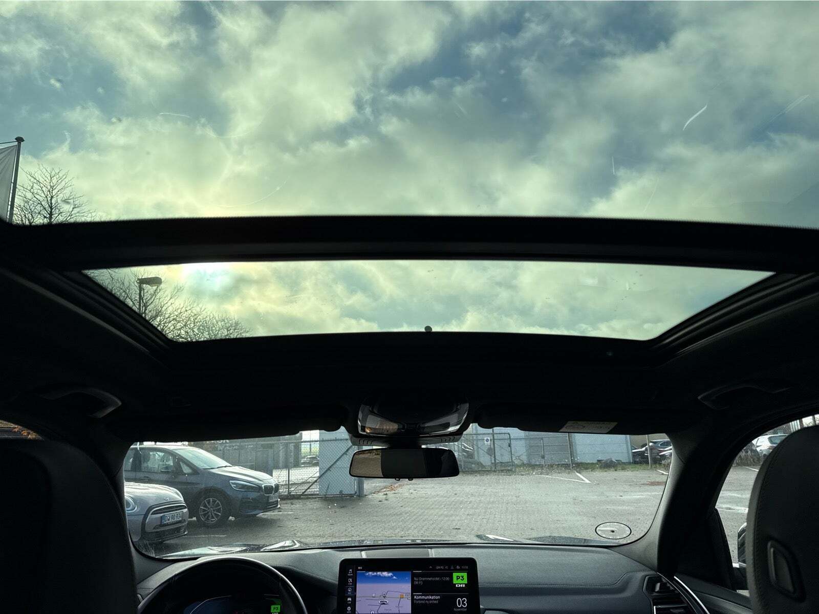 Grå BMW iX3 fra 2023