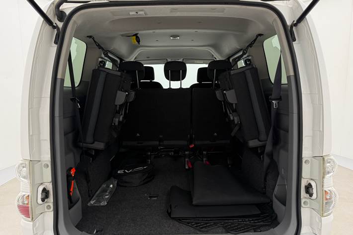 Hvid Nissan e-NV 200 fra 2015