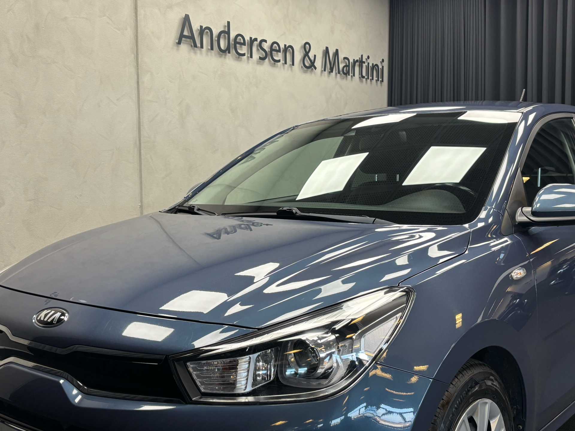 Blå Kia Rio fra 2020