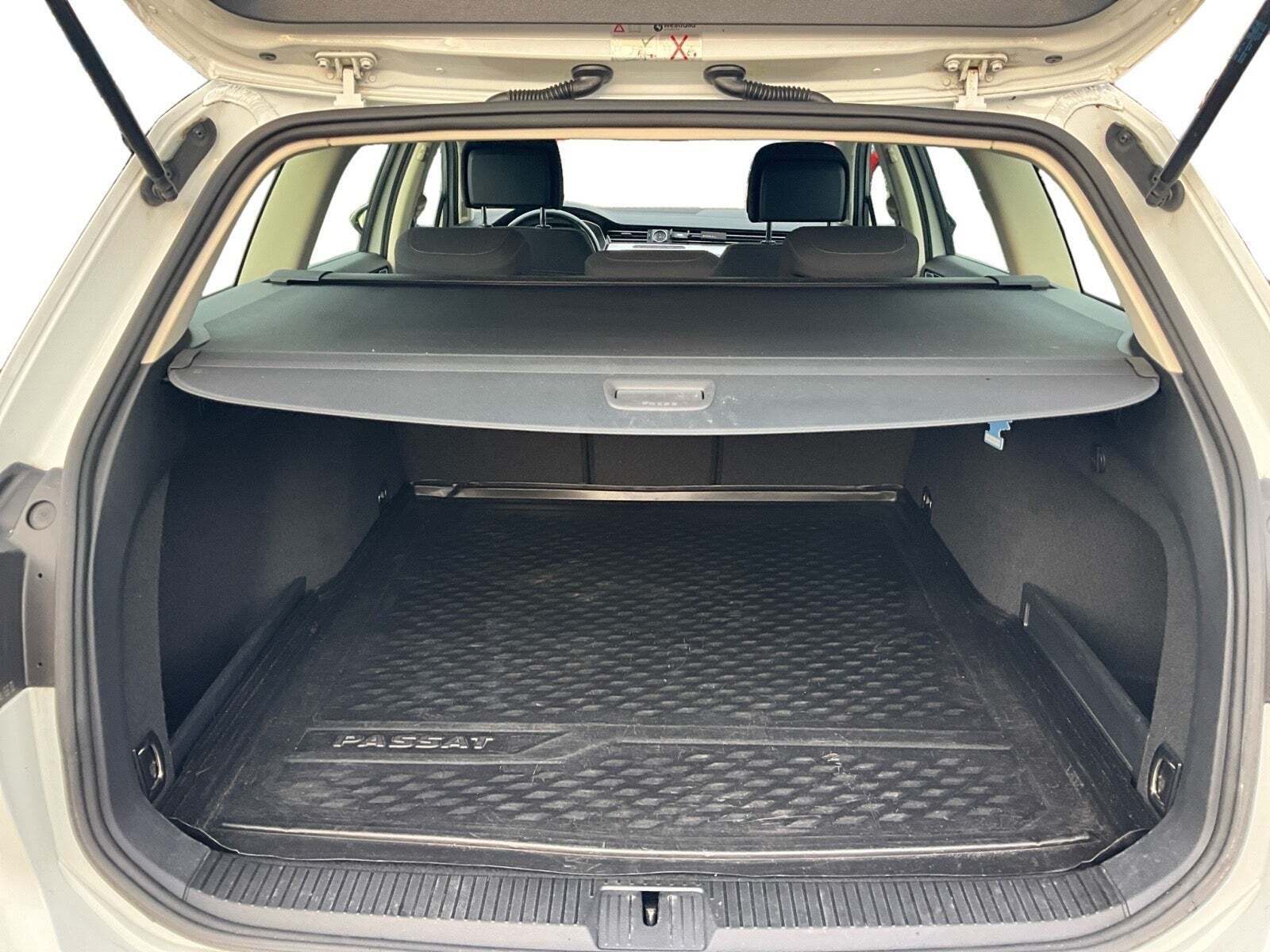 Hvid VW Passat fra 2017