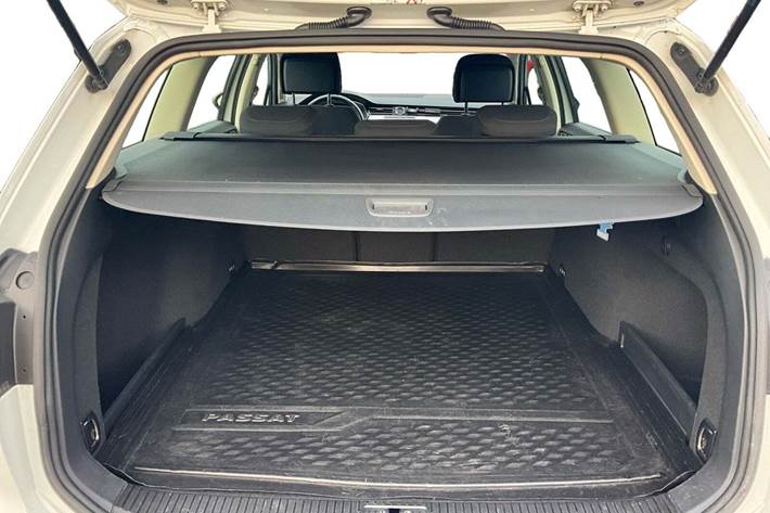 Hvid VW Passat fra 2017