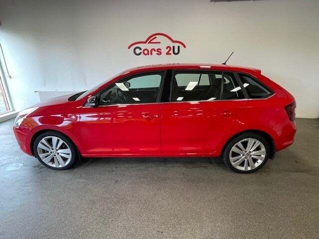 Rød Skoda Rapid fra 2018