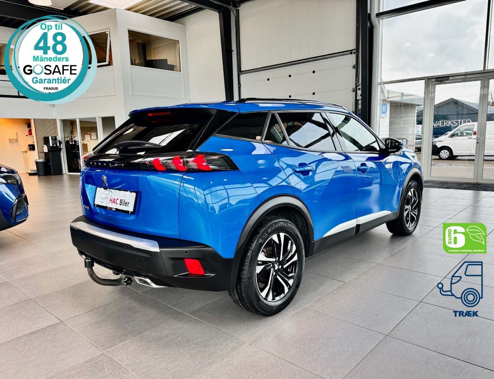 Blå Peugeot 2008 fra 2021