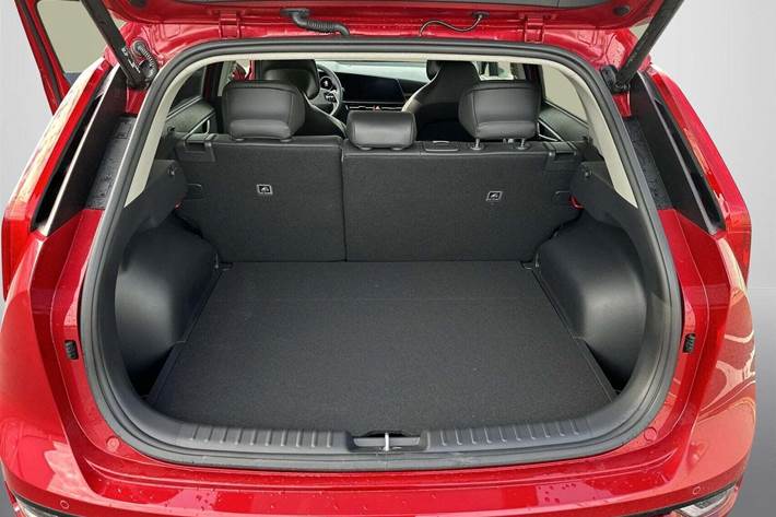 Rød Kia Niro fra 2025