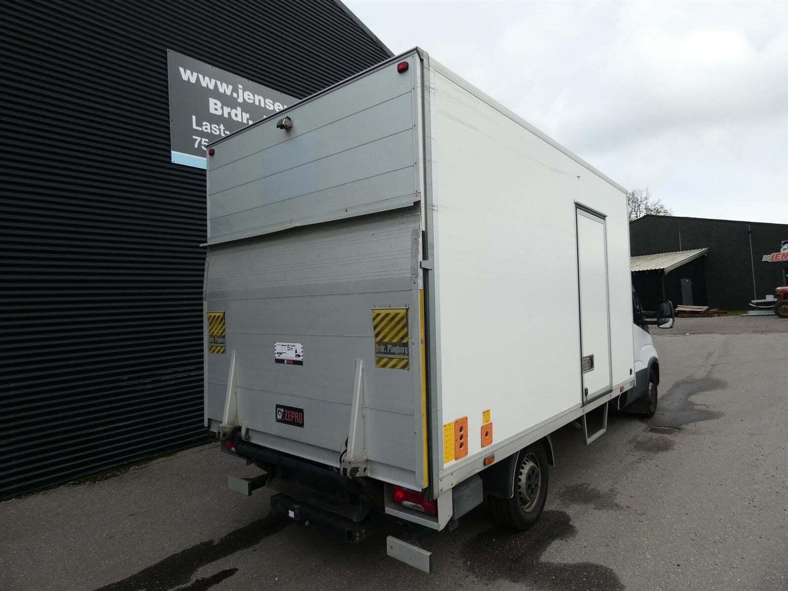 Iveco Daily 2,3 35S16 Alukasse m/lift AG8