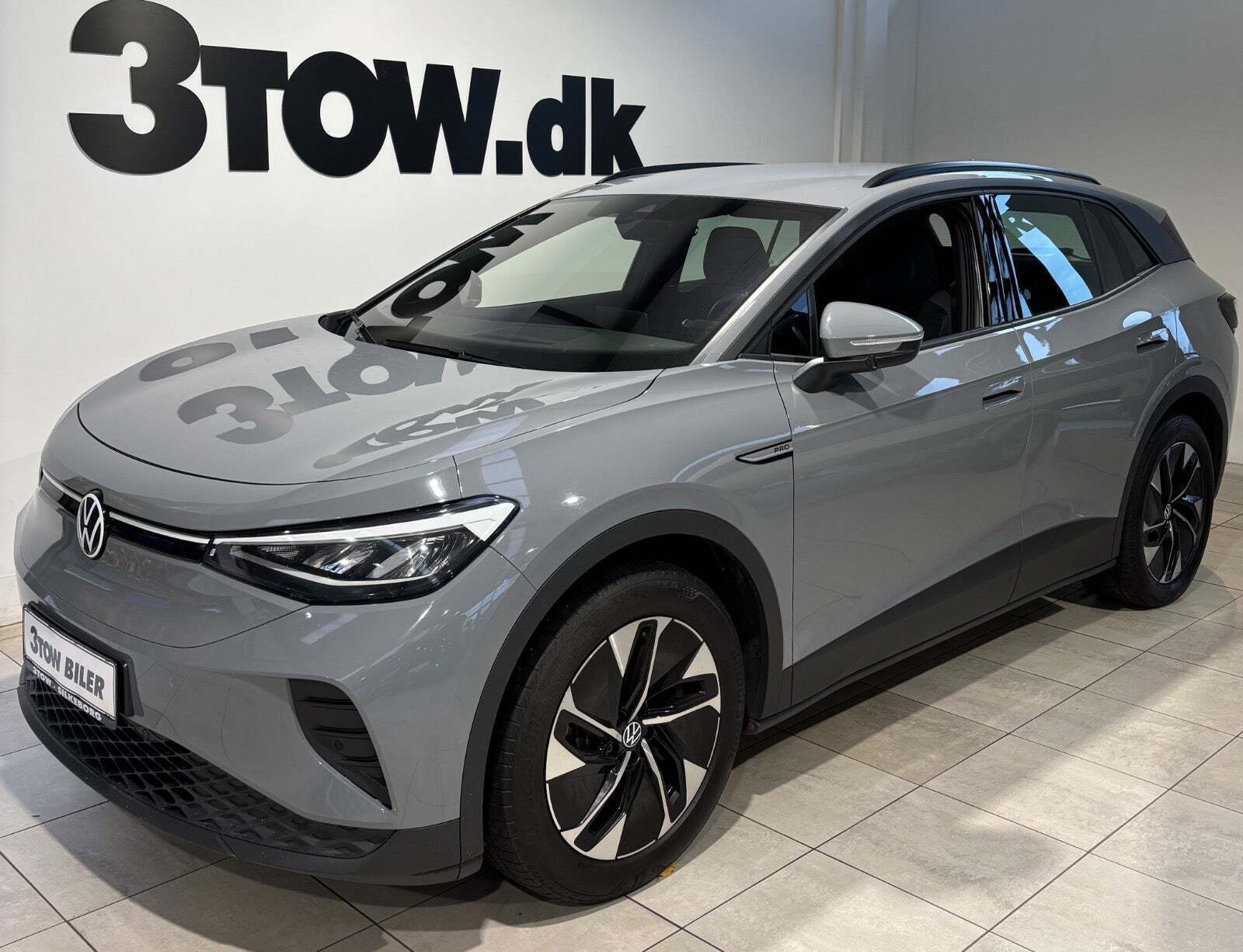 Grå VW ID.4 fra 2023 set udefra