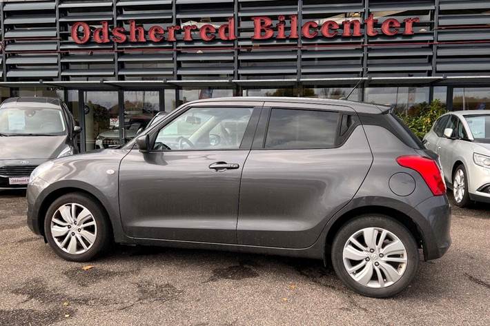 Grå Suzuki Swift fra 2020