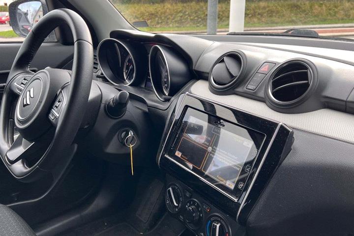 Grå Suzuki Swift fra 2020