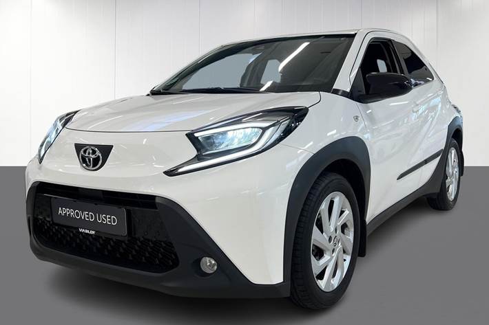 Hvid Toyota Aygo X fra 2022 set udefra