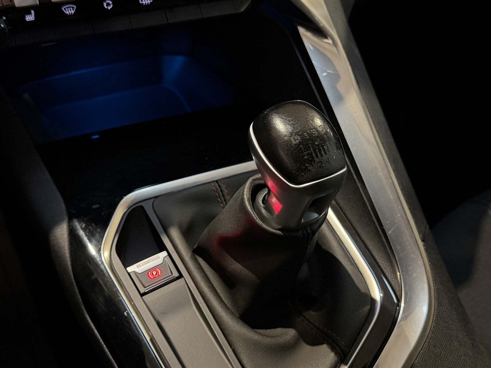 Sort Peugeot 3008 fra 2017