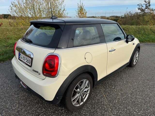 Beige Mini Cooper fra 2016
