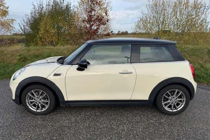 Beige Mini Cooper fra 2016
