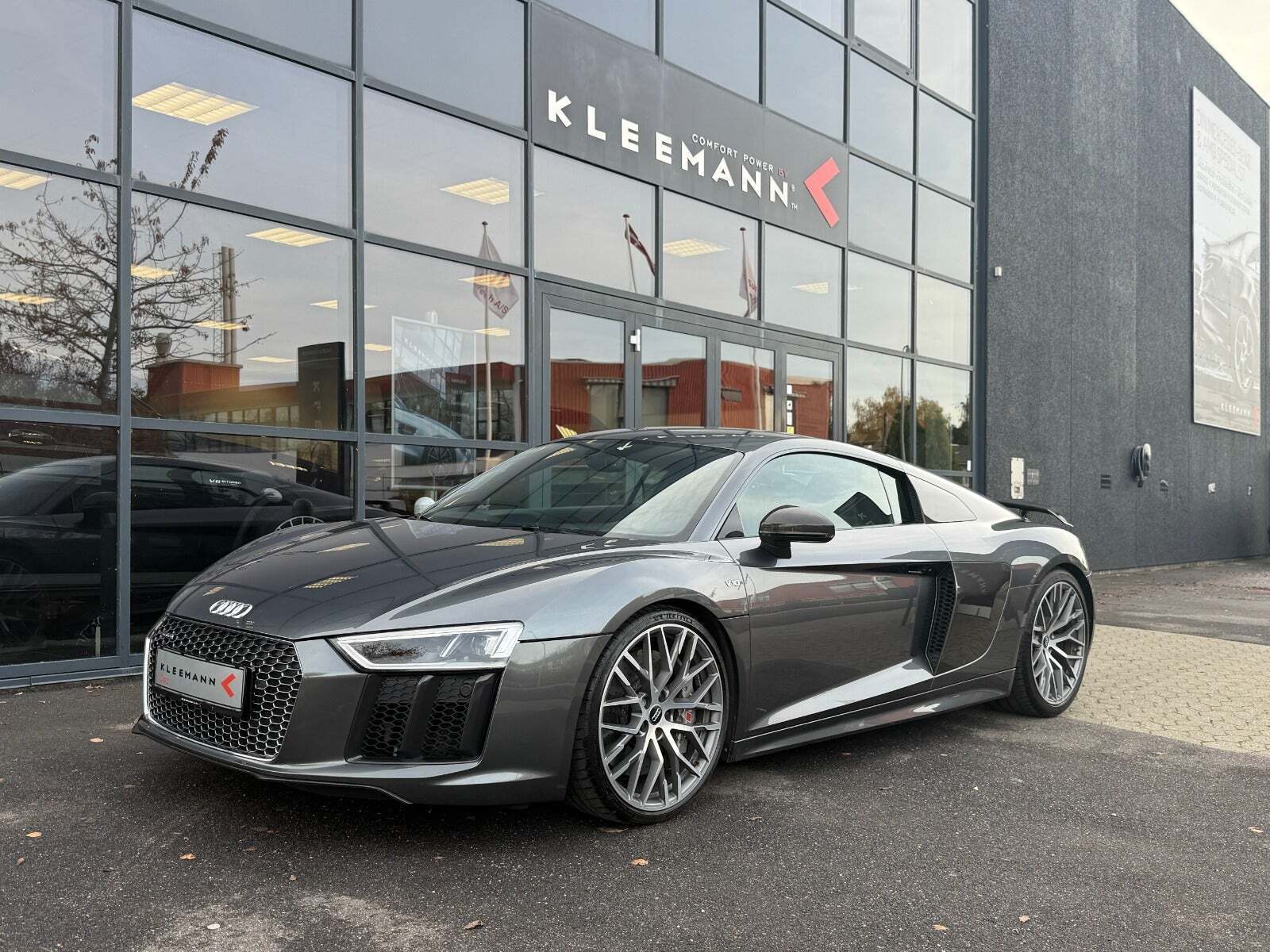Grå Audi R8 fra 2015 set udefra