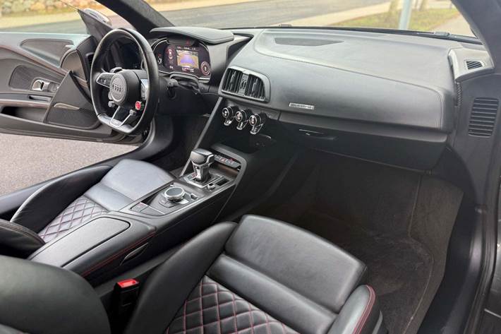 Grå Audi R8 fra 2015