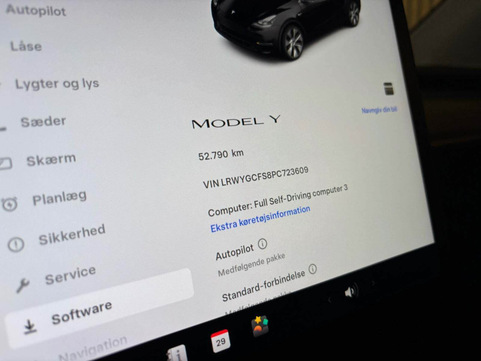 Sort Tesla Model Y fra 2023