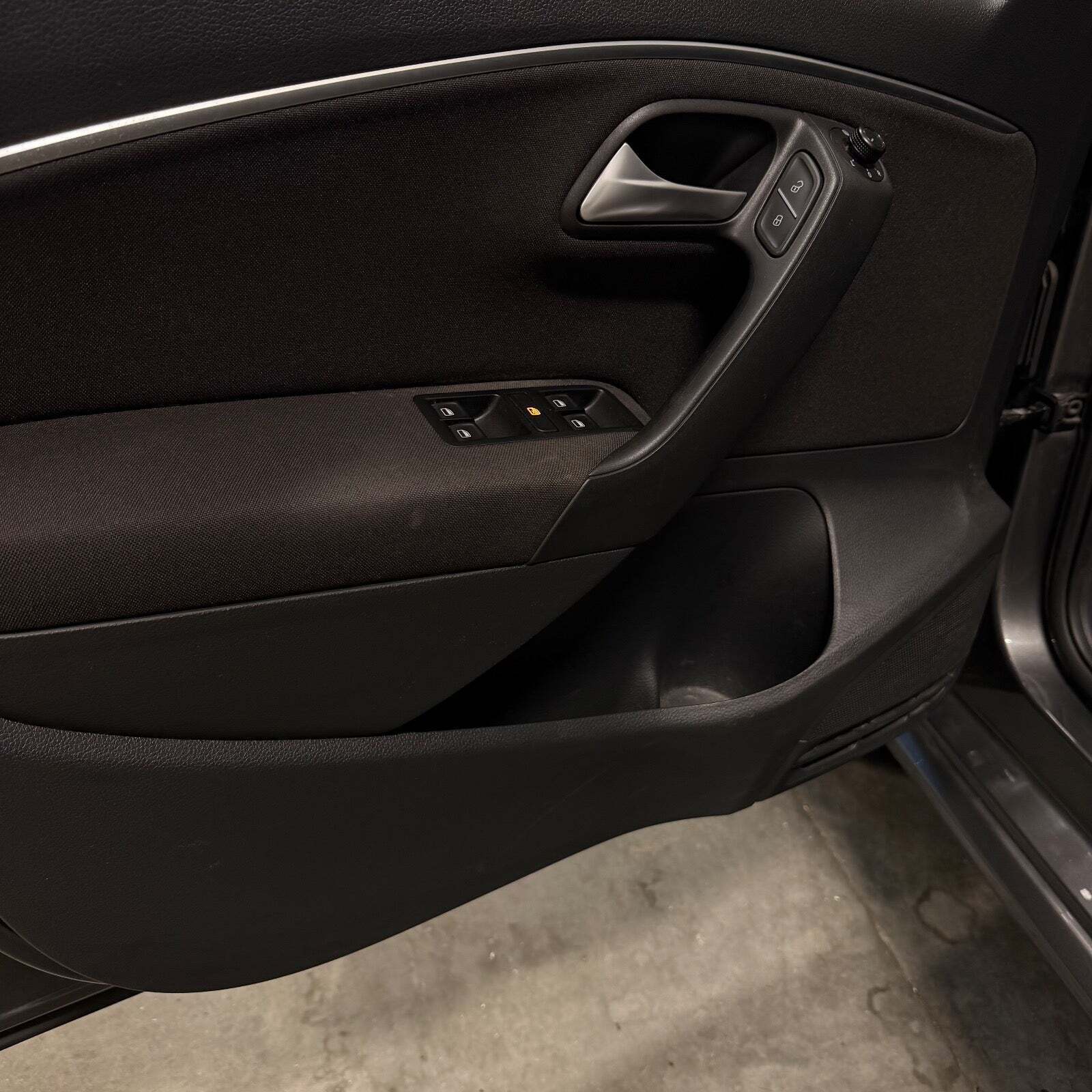 Grå VW Polo fra 2016