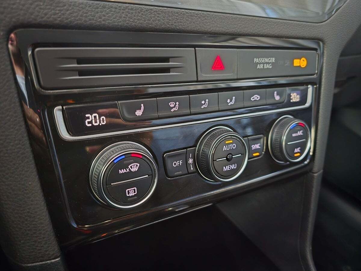 Grå VW Golf Sportsvan fra 2017