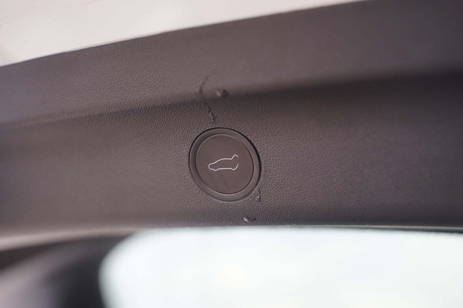 Hvid Tesla Model Y fra 2022