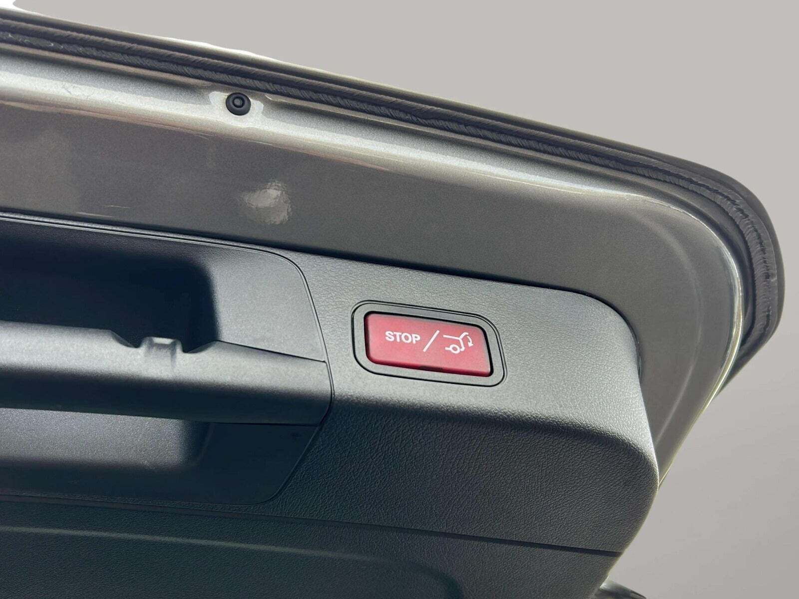 Grå Mercedes EQB250 fra 2023