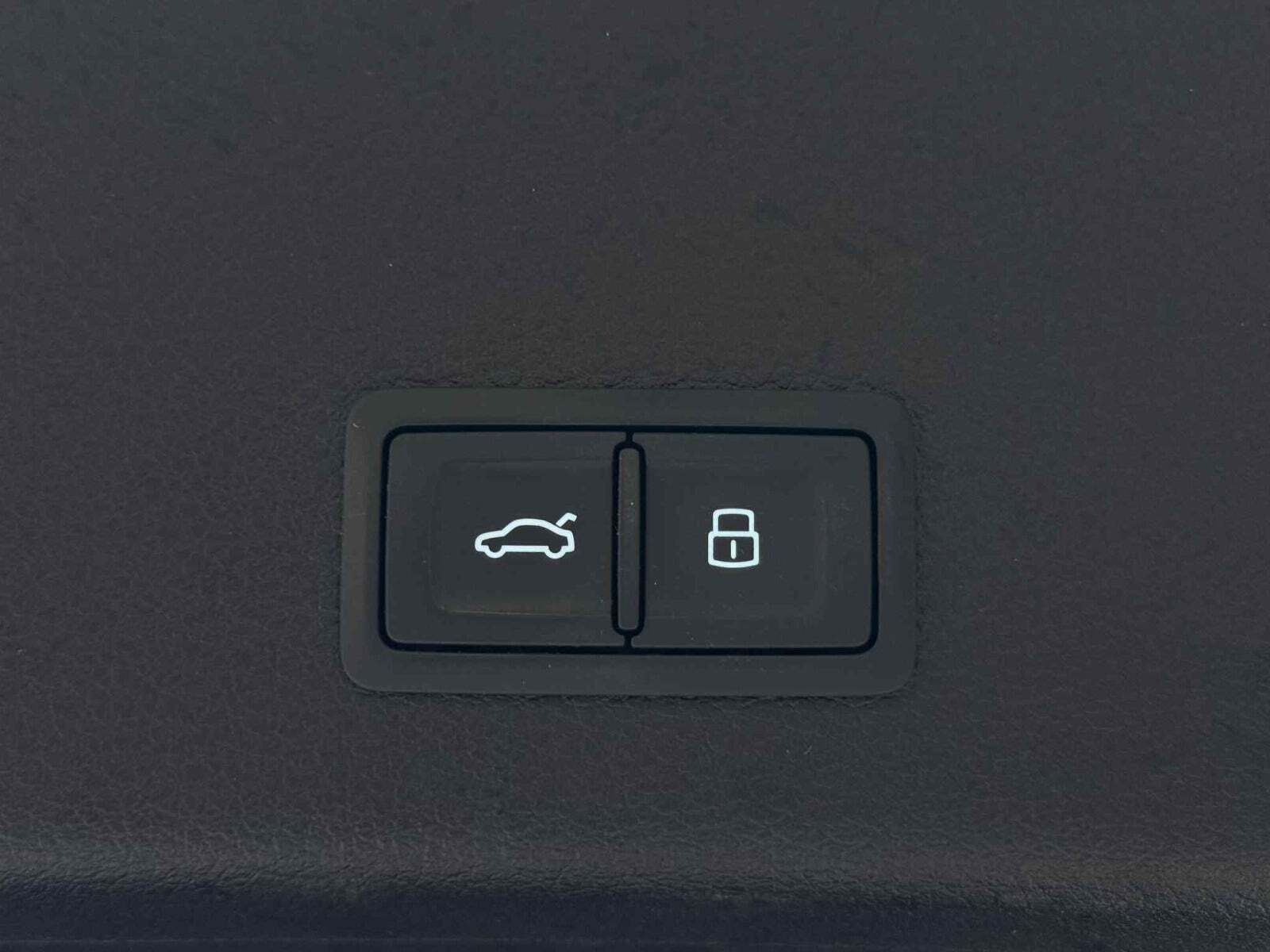 Hvid Audi e-tron fra 2022