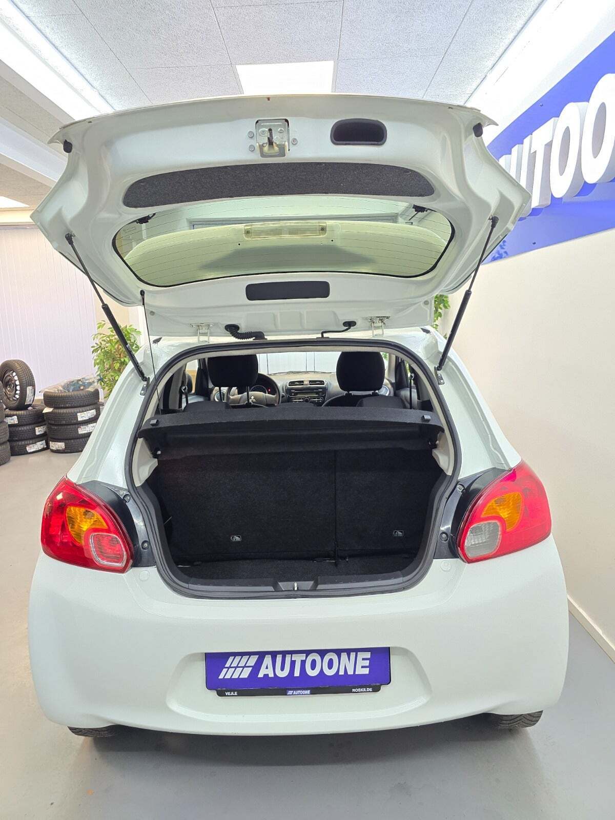 Hvid Mitsubishi Space Star fra 2015