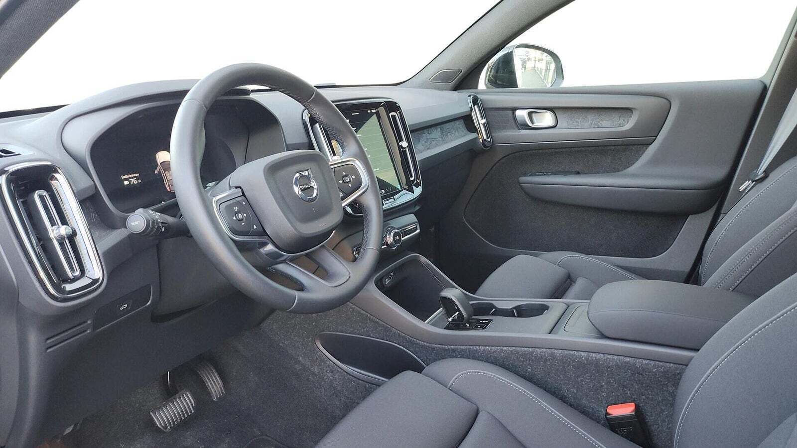 Volvo EC40 Standard Range Core