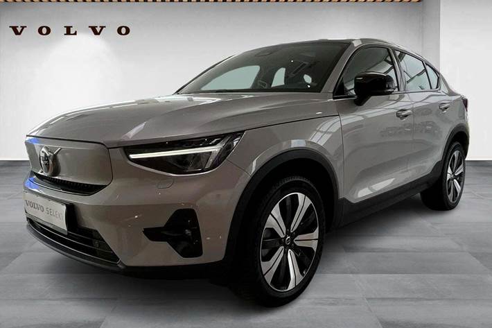 Sølv Volvo C40 fra 2023 set udefra