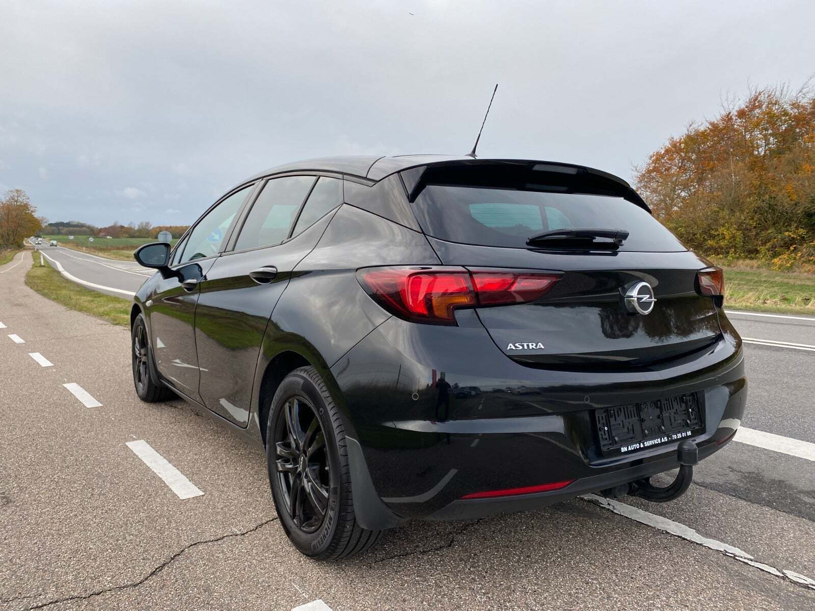 Sort Opel Astra fra 2020