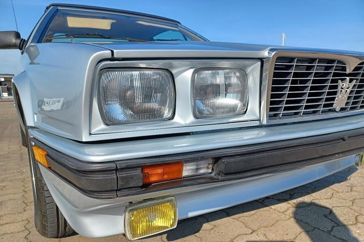 Sølv Maserati BiTurbo Spyder fra 1986