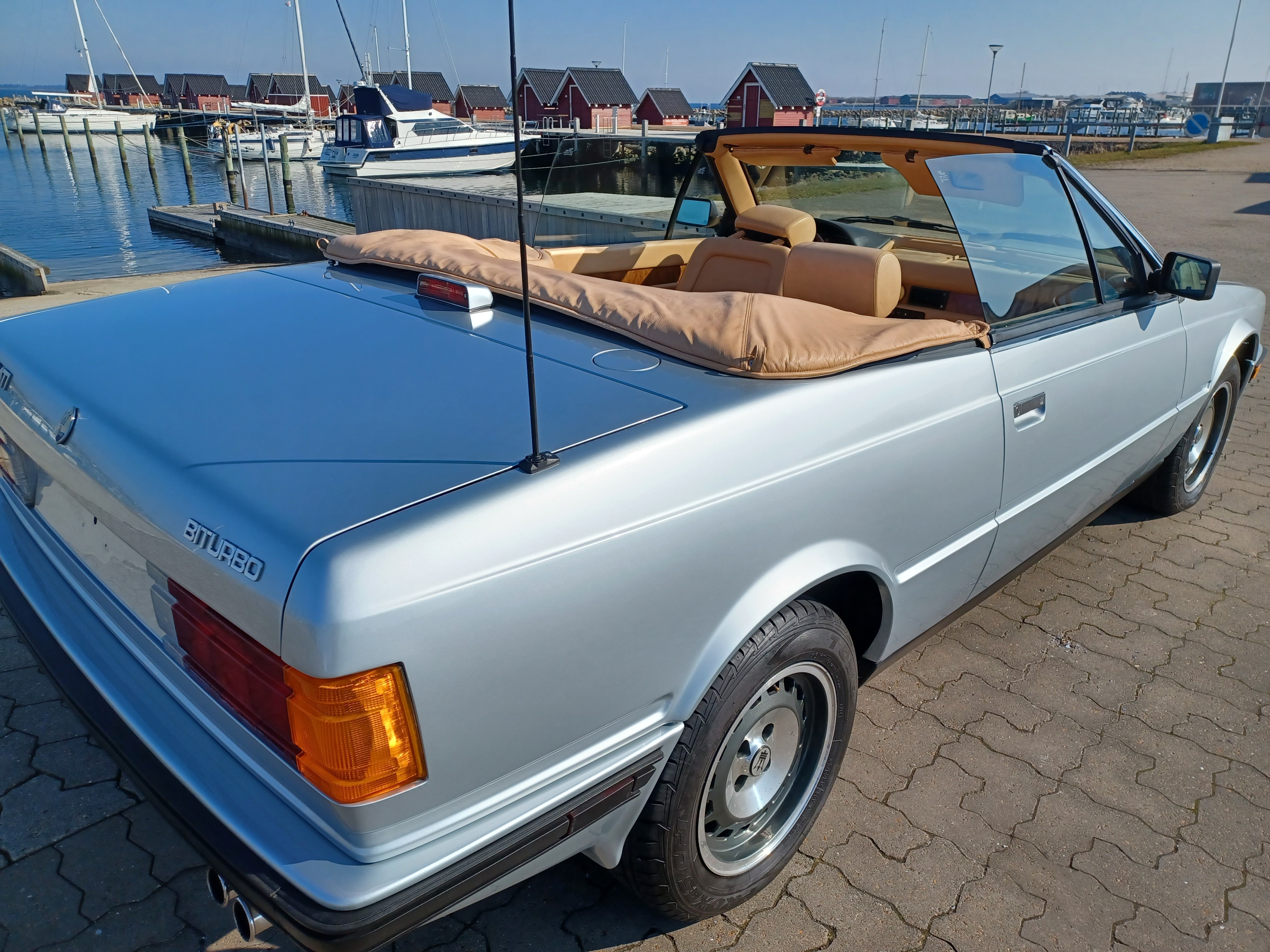 Sølv Maserati BiTurbo Spyder fra 1986