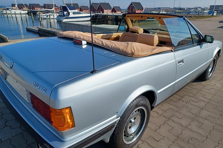 Sølv Maserati BiTurbo Spyder fra 1986